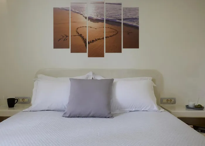 Villa Soultouch Beachfront Perissa (Santorini)