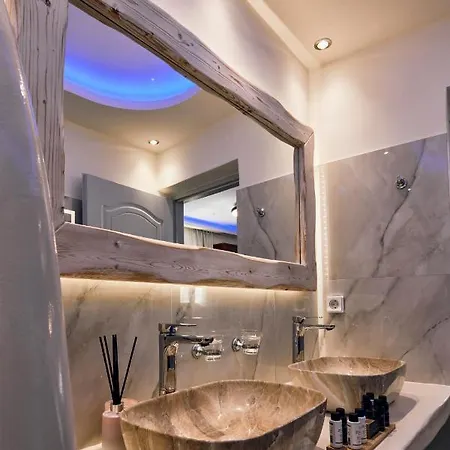 Soultouch Beachfront * Perissa (Santorini)