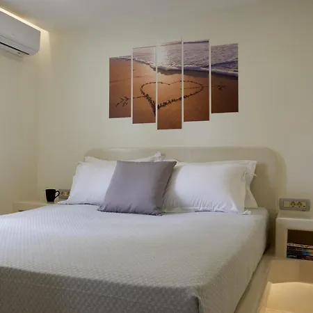 Soultouch Beachfront Perissa (Santorini)